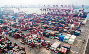 Le port de Qingdao en Chine.