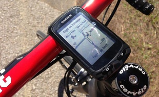 Le Garmin Edge 810 dispose d'une fonction Wifi permettant de partager son parcours et ses performanceS en direct sur Internet.