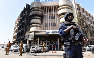 L'hôtel Splendid, à Ouagadougou (Burkina Faso), a été visé par une attaque terroriste le 15 janvier 2016, revendiquée par le groupe djihadiste Aqmi.