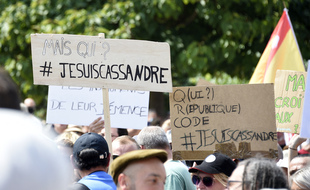Des slogans de soutien à l'enseignante ont vu pendant des manifestations anti-pass sanitaire.