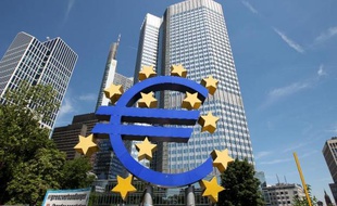 Le logo de l'euro devant le siège de la BCE à Francfort