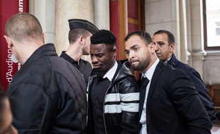 Serge Aurier à la sortie du tribunal correctionnel de Paris, le 26 septembre 2016.