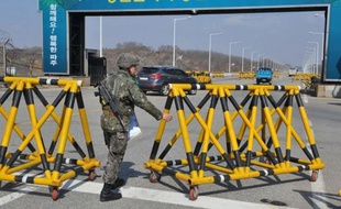 La Corée du Nord a de nouveau agité mardi le spectre d'une guerre "thermo-nucléaire" et appelé les étrangers en Corée du Sud à envisager leur départ du pays, après avoir mis à exécution sa menace de retirer ses 53.000 employés du site intercoréen de Kaesong.