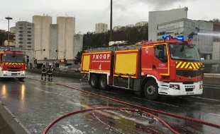 Un camion transportant 35 tonnes de bois a pris feu jeudi 15 mars à la sortie du tunnel de Fourvière de Lyon.