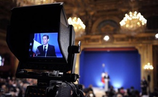 Nicolas Sarkozy s'exprimera mardi soir à la télévision lors d'une émission en direct sur TF1, France 2 et Canal Plus, quarante-huit heures après le remaniement du gouvernement, a-t-on appris lundi auprès du conseiller en communication du chef de l'Etat, Franck Louvrier.