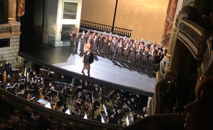 Pene Pati, et le casting de Roméo et Juliette, sur la scène du Grand Théâtre de Bordeaux.