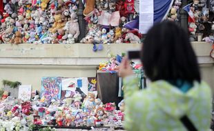 Le mémorial de l’attentat, au kiosque à musique du jardin Albert-1er