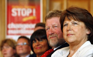 La Première secrétaire du Parti socialiste, Martine Aubry, en compagnie de Jean-Pierre Kucheida (à sa droite).