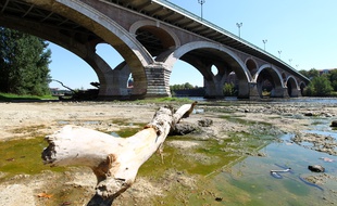 La Garonne en période de sécheresse.