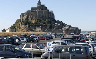 Les parkings situés au pied du Mont-St-Michel, en 2006.