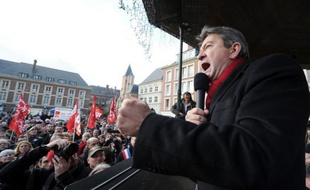 Jean-Luc Mélenchon, candidat du Front de gauche à la présidentielle, a appelé, mercredi lors de ses voeux, à un "grand chamboule-tout" en 2012, s'en prenant à la fois à Nicolas Sarkozy et à François Hollande.