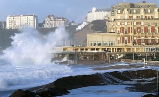 La municipalité de Biarritz va fermer les sites sensibles.