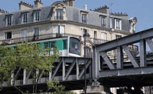 Des préavis de grève ont été aussi déposés dans les aéroports parisiens et dans les transports urbains en province
