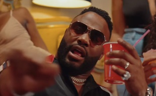 Gradur dans le clip «Ne reviens pas».