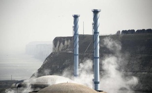 Soutien inconditionnel au nucléaire, réduction progressive de la part de l'atome dans la production électrique ou abandon complet: les candidats à la présidentielle sont divisés sur l'avenir des centrales françaises