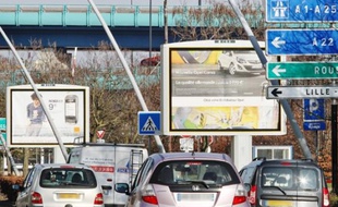 Embouteillages de panneaux publicitaires à certaines entrées de Lille.