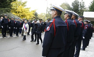 La maire de Colombes, Nicole Gouetales à Nanterre, le 22 octobre 2015, lors d'une cérémonie durant laquelle des médailles d'acte de courage et de dévouement ont été remises aux survivants de l'attaque d'Amédy Coulibaly à Montrouge