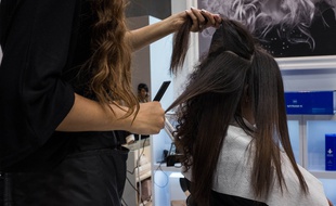 Illustration d'un salon de coiffure.