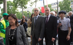 Jeanne d'Hautessere, maire du 8e arrondissement, ici au premier plan), lors du lancement du plan de securisation des touristes 2015.
