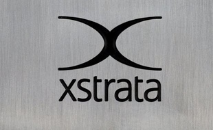 Les deux géants suisses des matières premières Glencore et Xstrata ont balayé lundi les derniers différends qui bloquaient leur mariage, ouvrant la voie à la création d'ici la fin de l'année d'un mastodonte pesant 67 milliards d'euros et capable de rivaliser avec les autres géants du secteur.