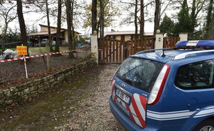 La gendarmerie a établi un périmètre autour du foyer de H5N1 en Dordogne, le 25 novembre 2015