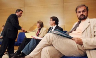 Les syndicats ont critiqué mardi le discours "social" du président Sarkozy, jugeant ses propositions "déséquilibrées" ou son calendrier "impossible" à tenir, mais sans appeler à la mobilisation, alors que le patronat a applaudi des deux mains des propos "fondateurs".