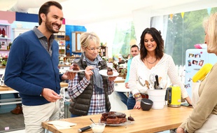 Cyril Lignac, Mercotte et Faustine Bollaert pour le Meilleur pâtissier sur M6