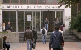 Les abords de la bibliothèque universitaire de l'université Rennes 2.