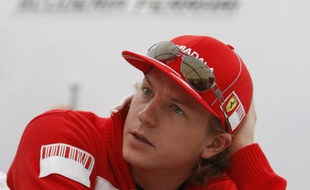 L'ancien pilote de F1, Kimi Raikkonen, sous les couleurs de Ferrari, le 1er octobre 2009 à Suzuka, au Japon.
