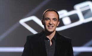 Nikos Aliagas sur le plateau de «The Voice».