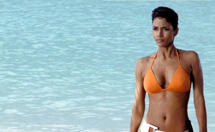 Halle Berry et son célèbre bikini de James Bond Girl dans «Meurs un autre jour» (2002).