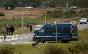 Véhicule de la gendarmerie près du tunnel sous la Manche, en octobre 2015
