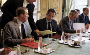 Le gouvernement s'est attelé dès sa rentrée lundi au chantier de la relance de l'économie française, en reconnaissant que la croissance risquait de ne pas être à la hauteur de ses espérances en 2007.