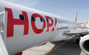 Un avion Hop! près de Lyon, en août 2020.