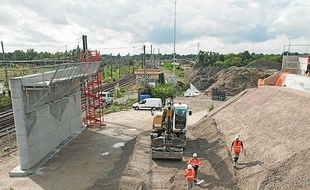 Un chantier à Ambarès-et-Lagrave sur le chantier de la LGV Tours-Bordeaux.