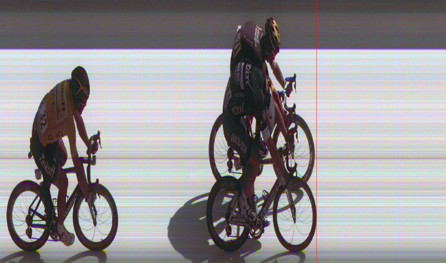 La photo finish de l'arrivée de l'étape Saumur - Limoges sur le Tour de France 2016, qui a vu Marcel Kittel (en bas) devancer d'un rien Bryan Coquard.