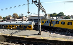 La collision entre deux trains dans la gare de Denver en Afrique du sud, le 28 avril 2015