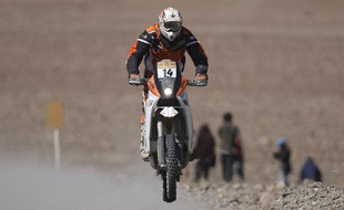 France's Alain Duclos rides his KTM during the tenth stage of the South American edition of the Dakar 2009 rally, from Copiapo to Copiapo, January 13, 2009. REUTERS/Ivan Alvarado (CHILE)