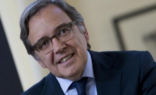 Le PDG de la chaîne française TF1, Nonce Paolini, lors de la présentation à Paris de la chaîne de télé-achat ha26, en partenariat avec M6, le 10 septembre 2015 à Paris