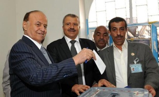 Le nouveau président yéménite Abd Rabbo Mansour Hadi a prêté serment devant le Parlement samedi, s'engageant à "préserver l'unité du pays" et à "poursuivre le combat contre Al-Qaïda", deux jours avant son investiture en présence de son prédécesseur Ali Abdallah Saleh.