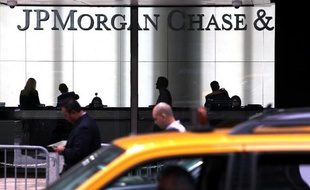 JPMorgan serait en passe de verser près de 6 milliards de dollars à un groupe d'investisseurs qui estiment avoir été lésés par les crédits immobiliers à risque ("subprime"), selon des informations de presse parues mardi.