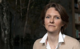 Avec la maîtrise de six langues dans sa besace, Claire Nouvian a d'abord sillonné la planète pour réaliser des documentaires animaliers avant de fonder l'association Bloom et de devenir l'une des figures de proue de la défense des grands fonds marins, menacés par la pêche industrielle.