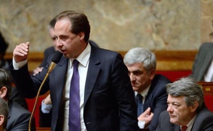 Jean-Christophe Lagarde, député-maire UDI de Drancy (Seine-saint-Denis), va comparaître devant le tribunal correctionnel de Paris pour une affaire de marché public, a-t-on appris samedi de source judiciaire confirmant une information du Parisien.