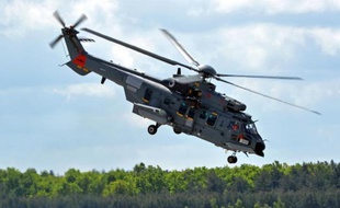 Un hélicoptère Caracal d'Airbus, le 14 mai 2015 à Powidz en Pologne