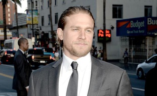 Charlie Hunnam à l'avant-première de la saison 6 de «Sons of Anarchy», le 7 septembre 2013, à Hollywood.