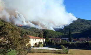 Le feu a ravagé des centaines d'hectares et menaçait certaines communes.