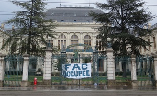 Les examens doivent se tenir du 14 au 25 mai à l'université Lumière-Lyon 2
