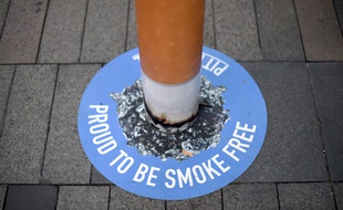 Un potelet marque une zone sans tabac à Sydney, en AUstralie, le 26 septembre 2016.