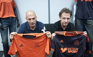 Le chanteur Akhenaton et le designer Pablo Reinoso presentent le nouveau maillot 2012-2013 de l'equipe de l'Olympique de Marseille, le 89 mai 2012.