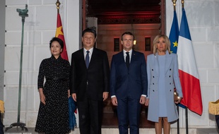 Emmanuel et Brigitte Macron avec le président chinois Xi Jinping et son épouse Peng Liyuan à Beaulieu-sur-Mer, le 24 mars 2019.